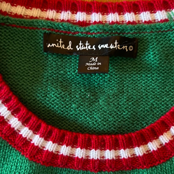 Green & Red Christmas cat sweater 🎄 size medium ❤️💚 - Picture 3 of 4